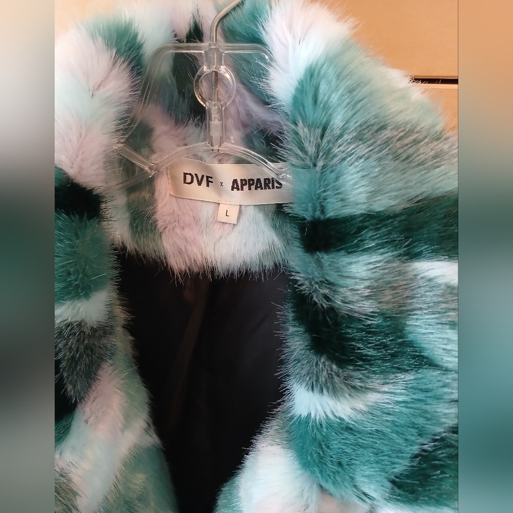 DVF x Apparis Tracy Green & Pink Patterned Faux Fur Jacket Sz L - Picture 3 of 8